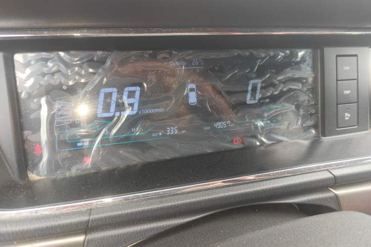 Used CHANGAN KAICHENG Oushang A600 2016 1.5L Manual Luxury 7-Seater Odometer Close Up