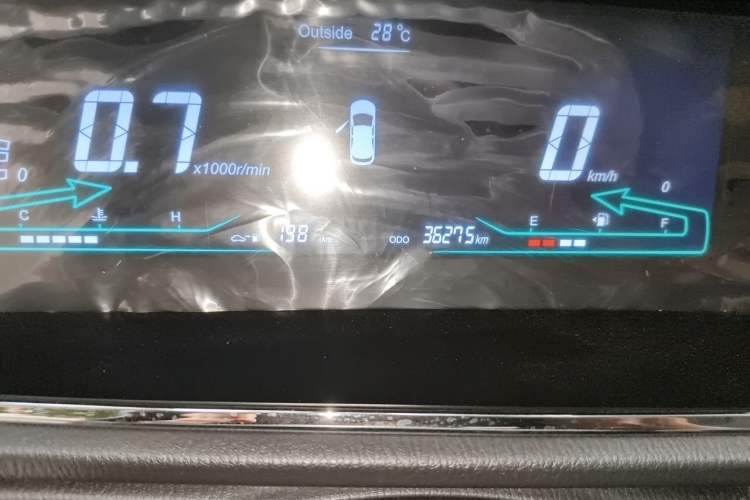 Used CHANGAN KAICHENG Oushang A600 2016 1.5L Manual Luxury 6-Seater Odometer Close Up
