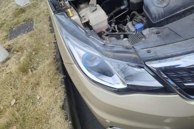 Used CHANGAN KAICHENG Oushang A600 2016 1.5L Manual Luxury 7-Seater Right Front Headlight