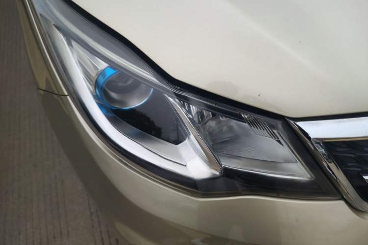 Used CHANGAN KAICHENG Oushang A600 2016 1.5L Manual Luxury 7-Seater Right Front Headlight