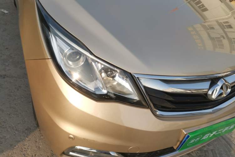 Used CHANGAN KAICHENG Oushang A600 2016 1.5L Manual Luxury 7-Seater Right Front Headlight