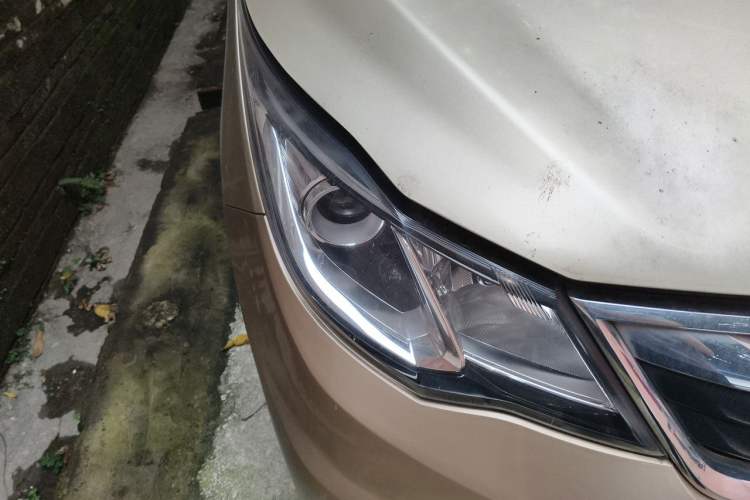 Used CHANGAN KAICHENG Oushang A600 2016 1.5L Manual Luxury 6-Seater Right Front Headlight