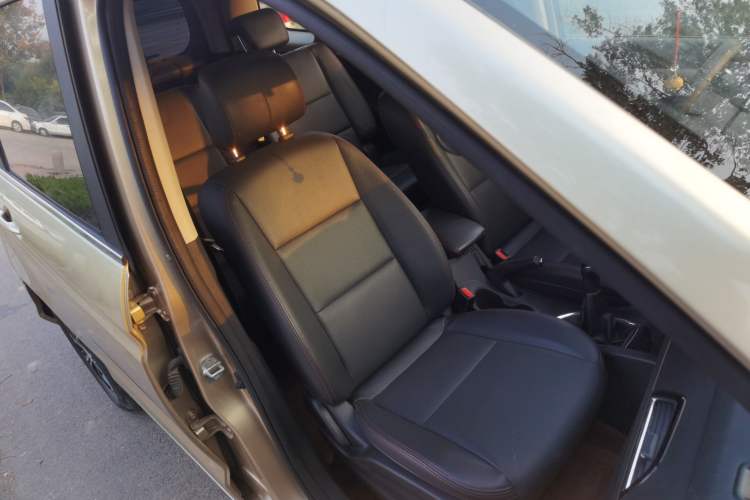 Used CHANGAN KAICHENG Oushang A600 2016 1.5L Manual Luxury 7-Seater Right Front Seat