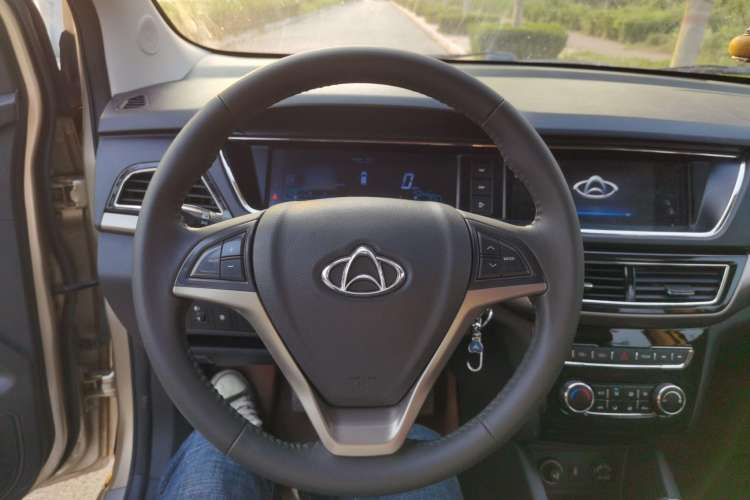 Used CHANGAN KAICHENG Oushang A600 2016 1.5L Manual Luxury 7-Seater Steering Wheel