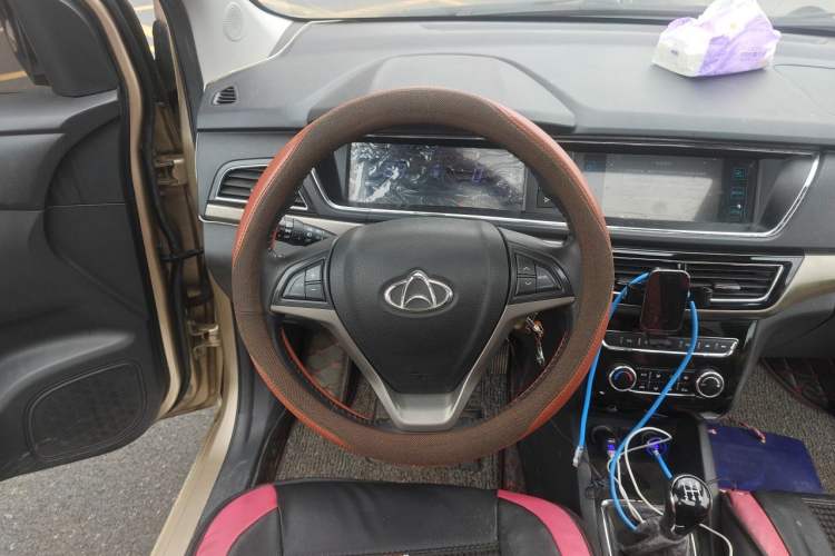 Used CHANGAN KAICHENG Oushang A600 2016 1.5L Manual Luxury 7-Seater Steering Wheel
