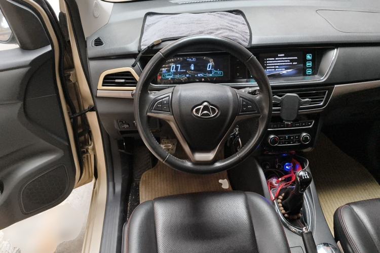Used CHANGAN KAICHENG Oushang A600 2016 1.5L Manual Luxury 6-Seater Steering Wheel