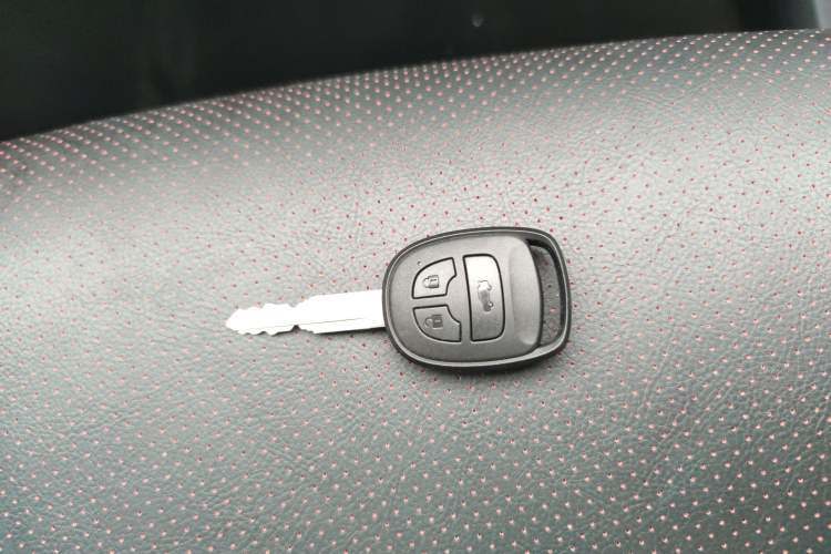 Used CHANGAN KAICHENG Oushang A600 2016 1.5L Manual Luxury 7-Seater Vehicle Key