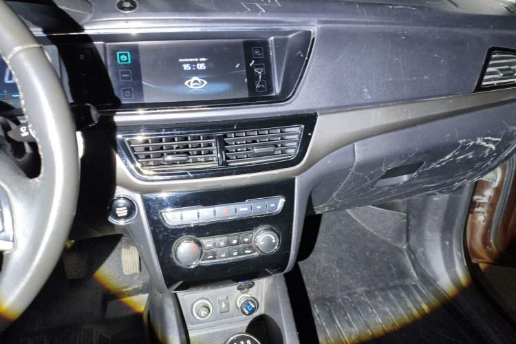 Used CHANGAN KAICHENG Oushang A600 2017 1.5L Manual Luxury Version Audio And AC Panel