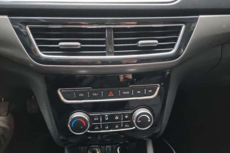 Used CHANGAN KAICHENG Oushang A600 2017 1.5L Manual Luxury Model Audio And AC Panel