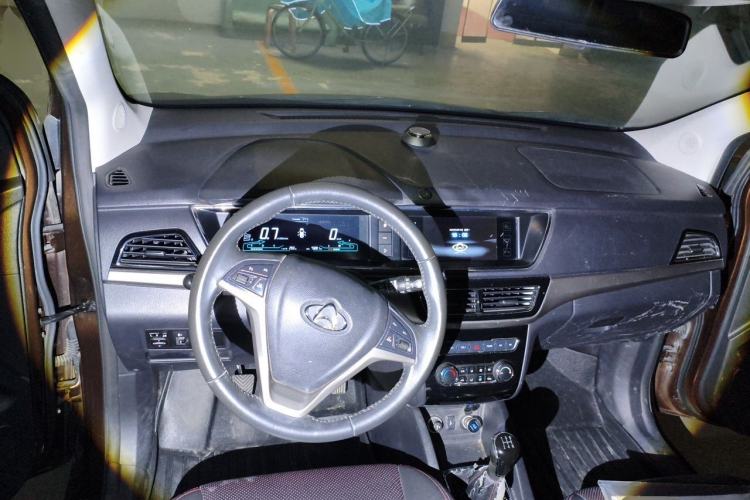 Used CHANGAN KAICHENG Oushang A600 2017 1.5L Manual Luxury Version Center Console