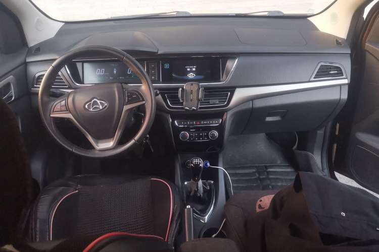 Used CHANGAN KAICHENG Oushang A600 2017 1.5L Manual Luxury Model Center Console