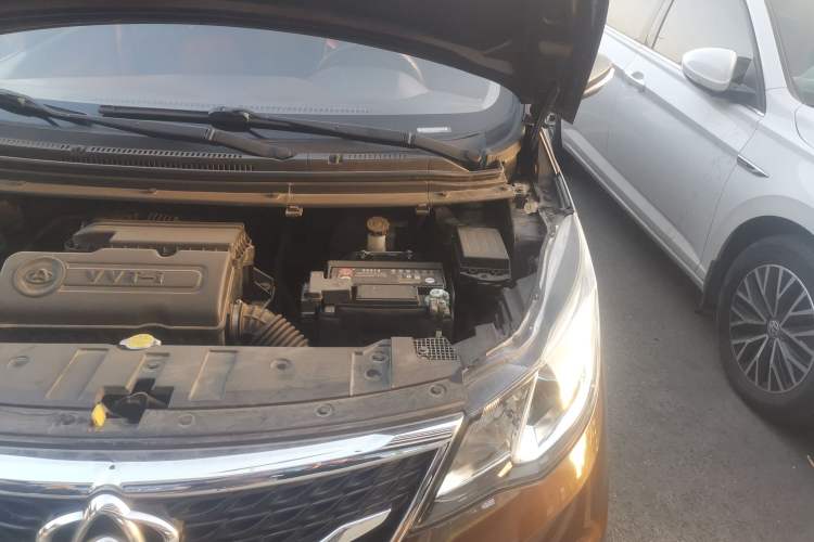 Used CHANGAN KAICHENG Oushang A600 2017 1.5L Manual Luxury Model Engine Bay Left