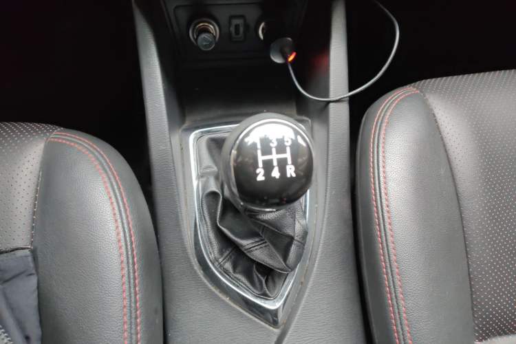 Used CHANGAN KAICHENG Oushang A600 2017 1.5L Manual Luxury Model Gear Lever