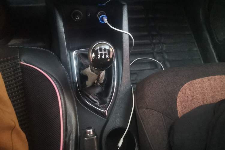 Used CHANGAN KAICHENG Oushang A600 2017 1.5L Manual Luxury Model Gear Lever