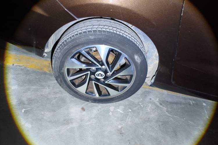 Used CHANGAN KAICHENG Oushang A600 2017 1.5L Manual Luxury Version Right Front Wheel Hub