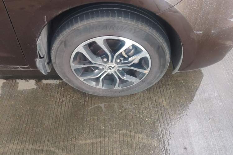 Used CHANGAN KAICHENG Oushang A600 2017 1.5L Manual Standard Edition Right Front Wheel Hub