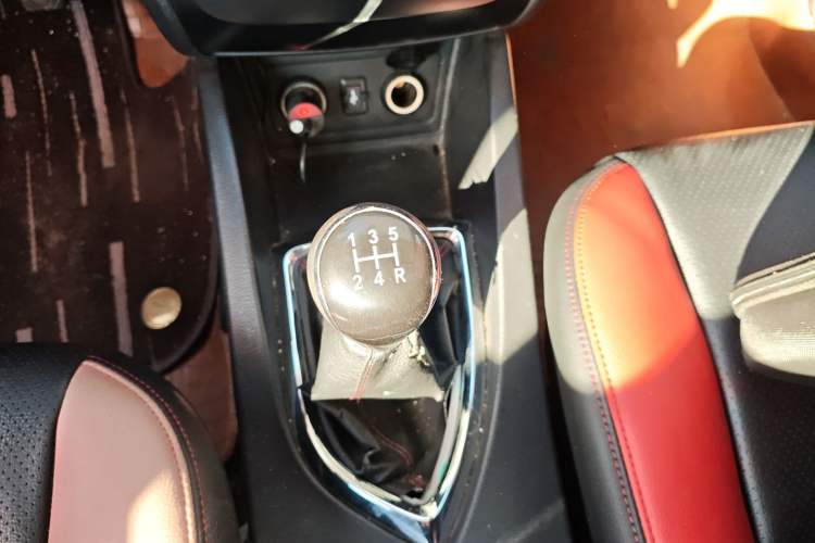 Used CHANGAN KAICHENG Oushang A600 2017 1.5L Manual Standard Edition Gear Lever