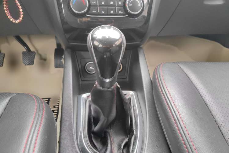 Used CHANGAN KAICHENG Oushang A600 2017 1.5L Manual Luxury Model Gear Lever