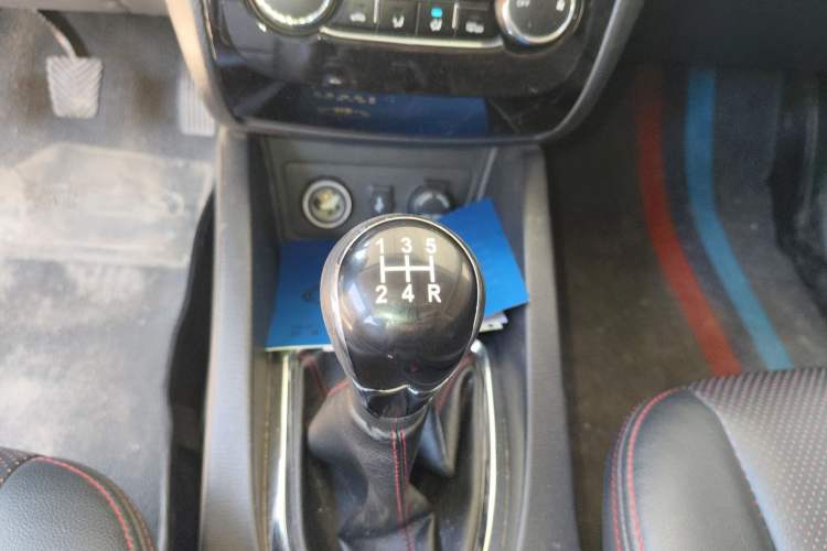 Used CHANGAN KAICHENG Oushang A600 2017 1.5L Manual Smart Connect Version Gear Lever