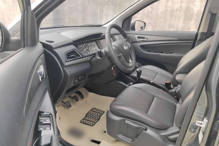 Used CHANGAN KAICHENG Oushang A600 2017 1.5L Manual Luxury Model Interior 1