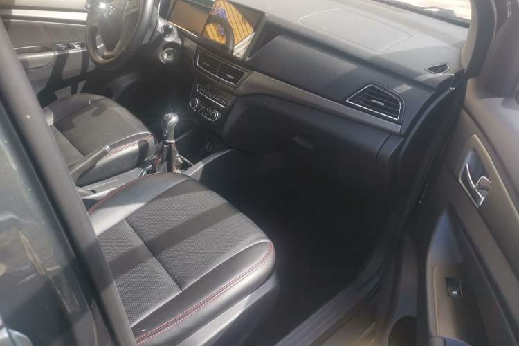 Used CHANGAN KAICHENG Oushang A600 2017 1.5L Manual Standard Edition Interior 1