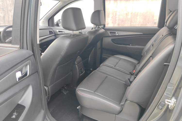 Used CHANGAN KAICHENG Oushang A600 2017 1.5L Manual Luxury Model Interior 2