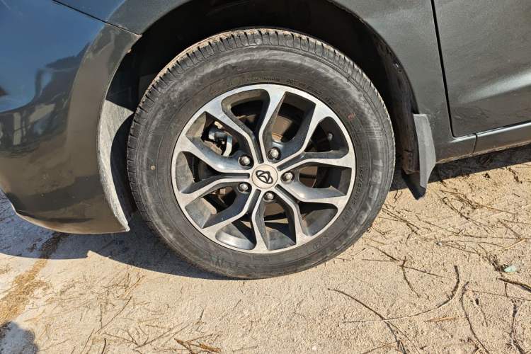 Used CHANGAN KAICHENG Oushang A600 2017 1.5L Manual Standard Edition Left Front Wheel Hub