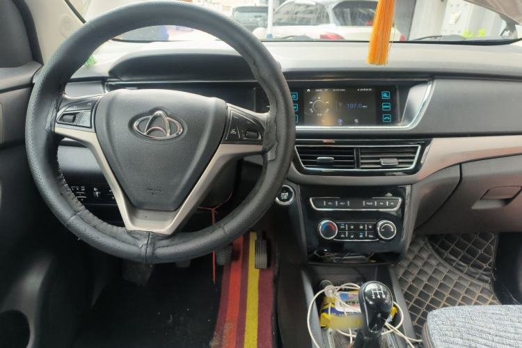 Used CHANGAN KAICHENG Oushang A600 2017 1.5L Manual Luxury Version Center Console