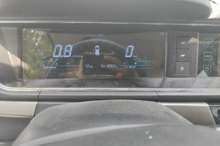 Used CHANGAN KAICHENG Oushang A600 2017 1.5L Manual Luxury Model Odometer Close Up