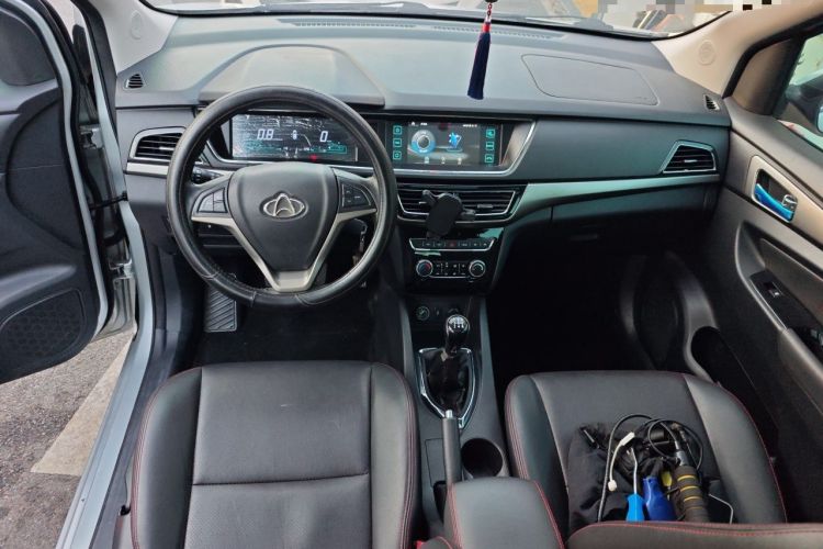 Used CHANGAN KAICHENG Oushang A600 2017 1.5L Manual Luxury Model Center Console