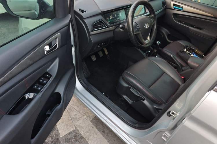Used CHANGAN KAICHENG Oushang A600 2017 1.5L Manual Luxury Model Driver Seat