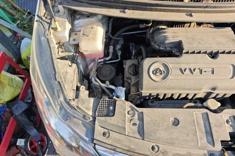 Used CHANGAN KAICHENG Oushang A600 2017 1.5L Manual Luxury Model Engine Bay Right