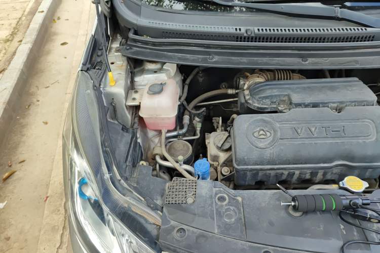 Used CHANGAN KAICHENG Oushang A600 2017 1.5L Manual Standard Edition Engine Bay Right