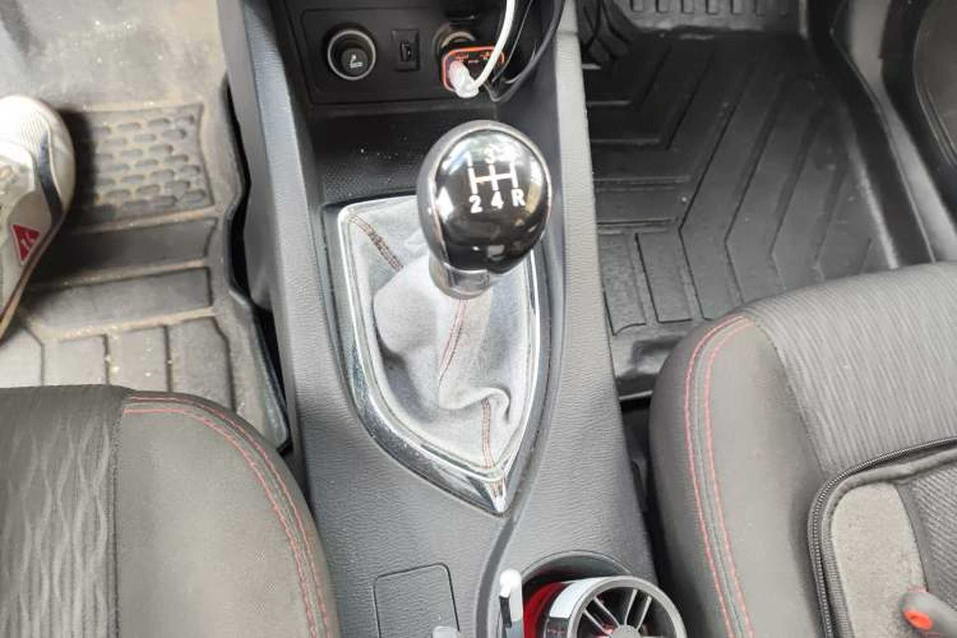 Used CHANGAN KAICHENG Oushang A600 2017 1.5L Manual Standard Edition Gear Lever
