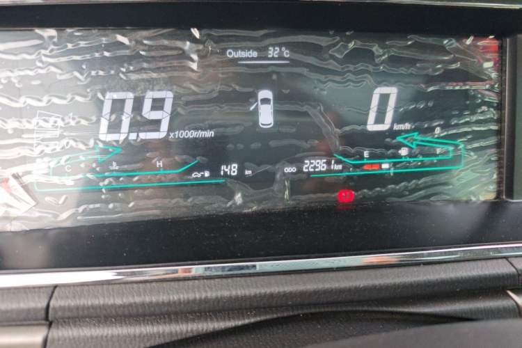Used CHANGAN KAICHENG Oushang A600 2017 1.5L Manual Luxury Model Odometer Close Up