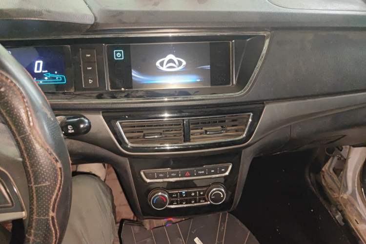 Used CHANGAN KAICHENG Oushang A600 2017 1.5L Manual Luxury Model Audio And AC Panel