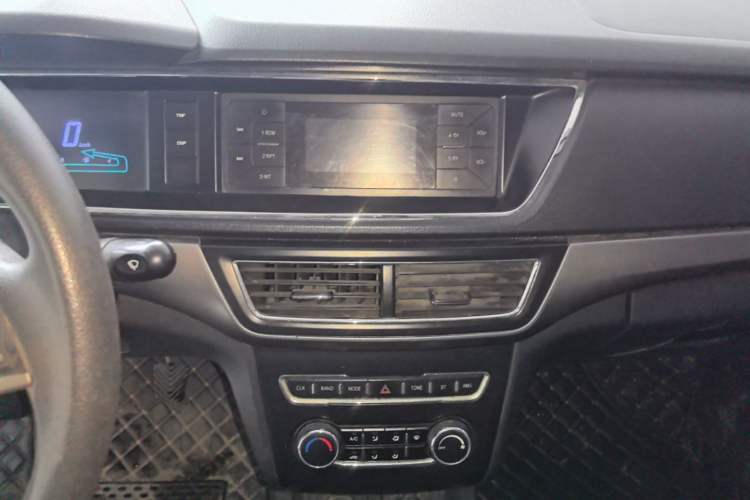 Used CHANGAN KAICHENG Oushang A600 2017 1.5L Manual Standard Edition Audio And AC Panel