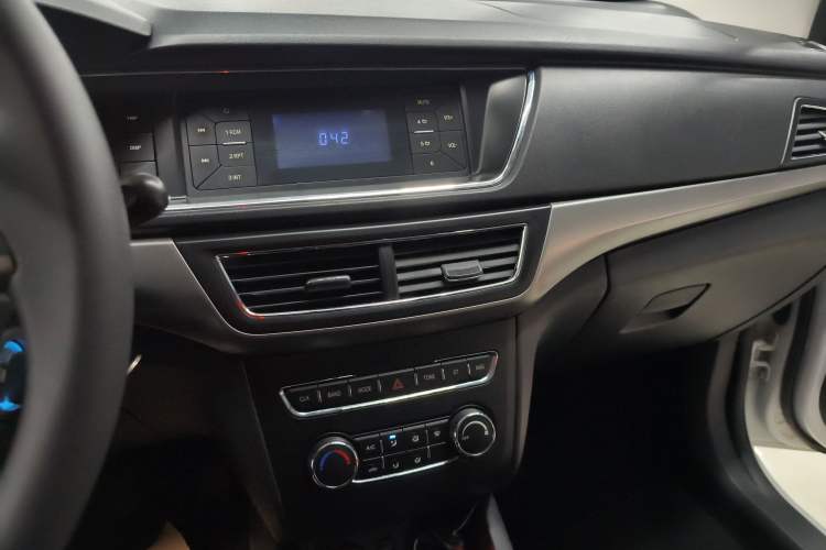 Used CHANGAN KAICHENG Oushang A600 2017 1.5L Manual Standard Edition Audio And AC Panel