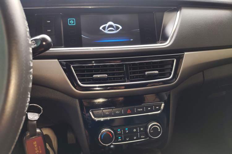 Used CHANGAN KAICHENG Oushang A600 2017 1.5L Manual Luxury Model Audio And AC Panel