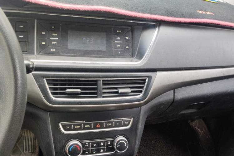 Used CHANGAN KAICHENG Oushang A600 2017 1.5L Manual Standard Edition Audio And AC Panel
