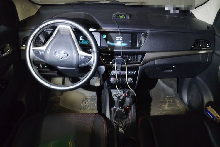 Used CHANGAN KAICHENG Oushang A600 2017 1.5L Manual Luxury Model Center Console
