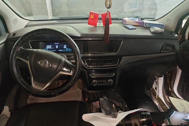 Used CHANGAN KAICHENG Oushang A600 2017 1.5L Manual Luxury Model Center Console