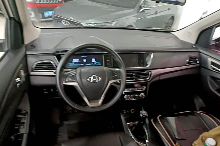Used CHANGAN KAICHENG Oushang A600 2017 1.5L Manual Luxury Model Center Console