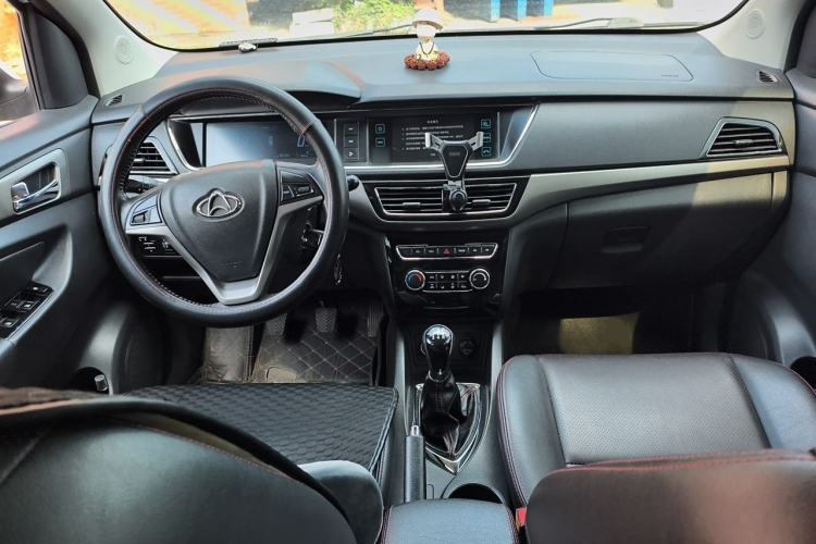 Used CHANGAN KAICHENG Oushang A600 2017 1.5L Manual Luxury Model Center Console
