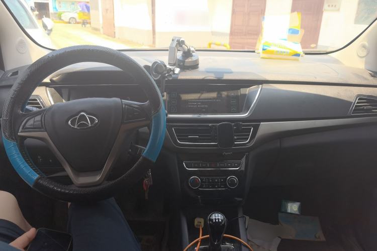 Used CHANGAN KAICHENG Oushang A600 2017 1.5L Manual Luxury Model Center Console