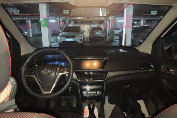 Used CHANGAN KAICHENG Oushang A600 2017 1.5L Manual Luxury Model Center Console