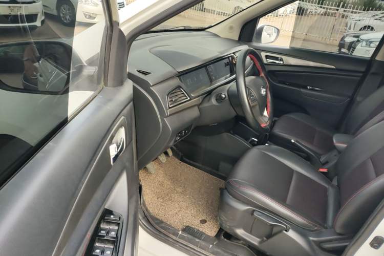 Used CHANGAN KAICHENG Oushang A600 2017 1.5L Manual Luxury Model Driver Seat