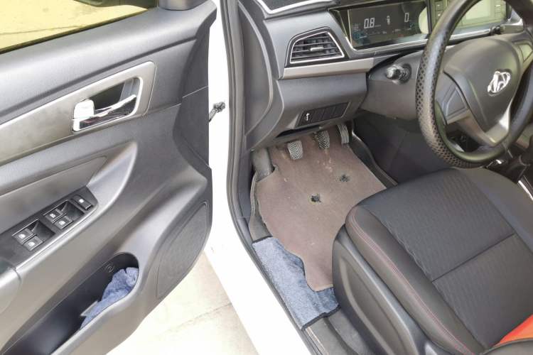 Used CHANGAN KAICHENG Oushang A600 2017 1.5L Manual Standard Edition Driver Seat