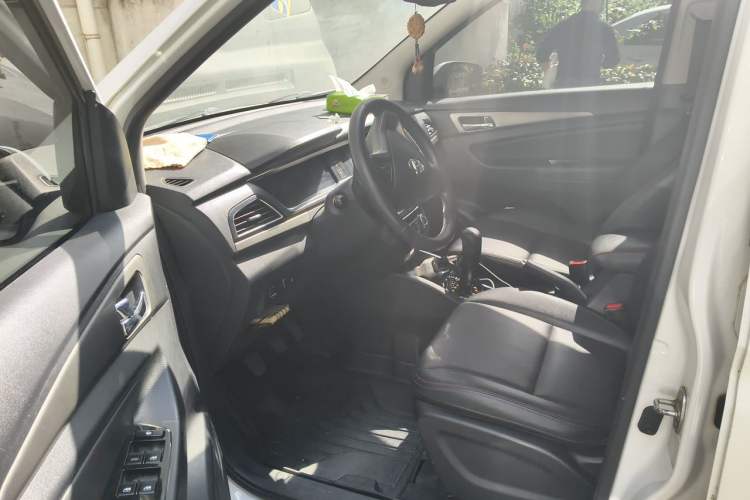 Used CHANGAN KAICHENG Oushang A600 2017 1.5L Manual Smart Connect Version Driver Seat