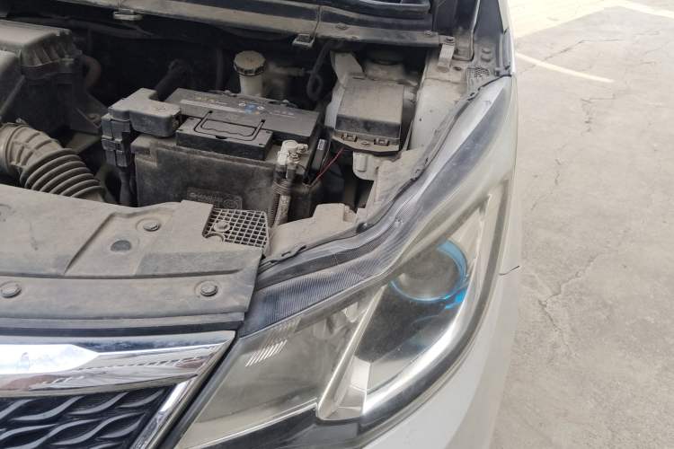 Used CHANGAN KAICHENG Oushang A600 2017 1.5L Manual Luxury Model Engine Bay Left